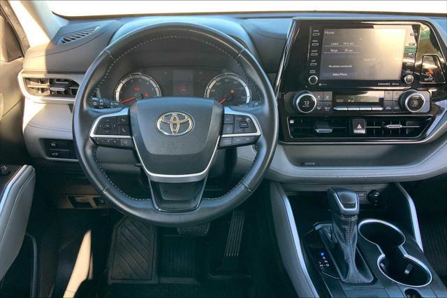 used 2022 Toyota Highlander car, priced at $31,450