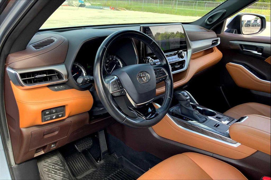 used 2020 Toyota Highlander car, priced at $34,950