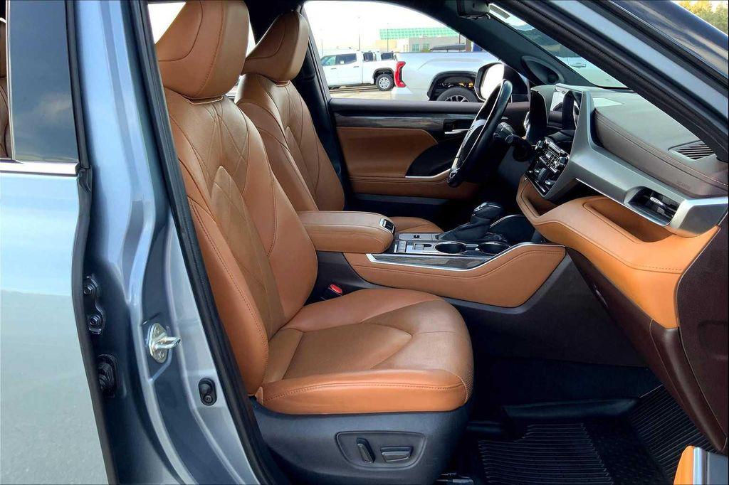 used 2020 Toyota Highlander car, priced at $34,950