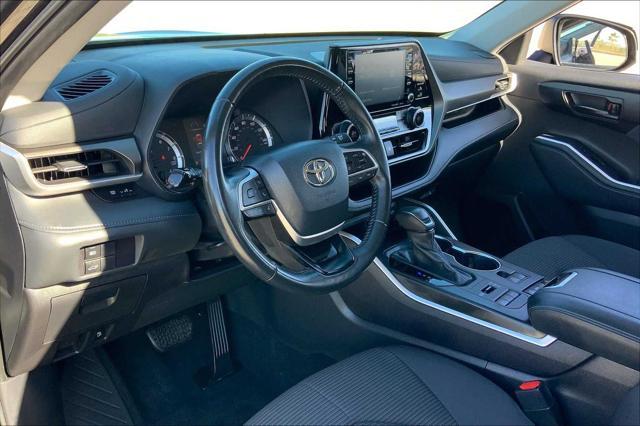 used 2022 Toyota Highlander car, priced at $31,049