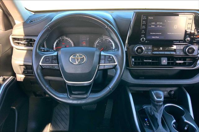 used 2022 Toyota Highlander car, priced at $31,049