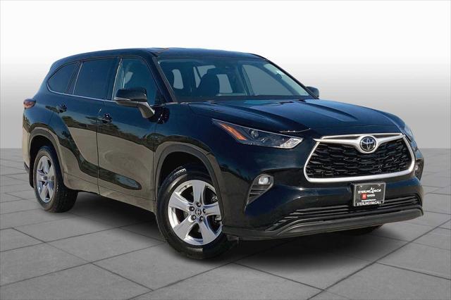 used 2022 Toyota Highlander car, priced at $31,049