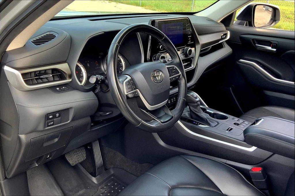 used 2023 Toyota Highlander car, priced at $36,914