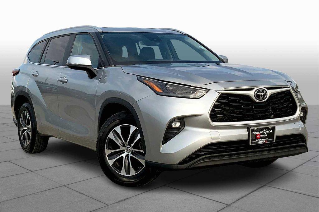 used 2023 Toyota Highlander car, priced at $36,914