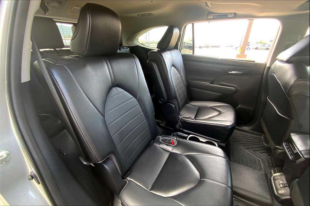 used 2023 Toyota Highlander car, priced at $36,914