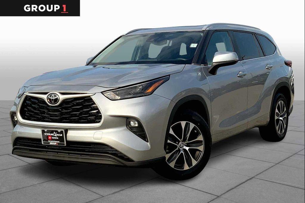used 2023 Toyota Highlander car, priced at $36,914