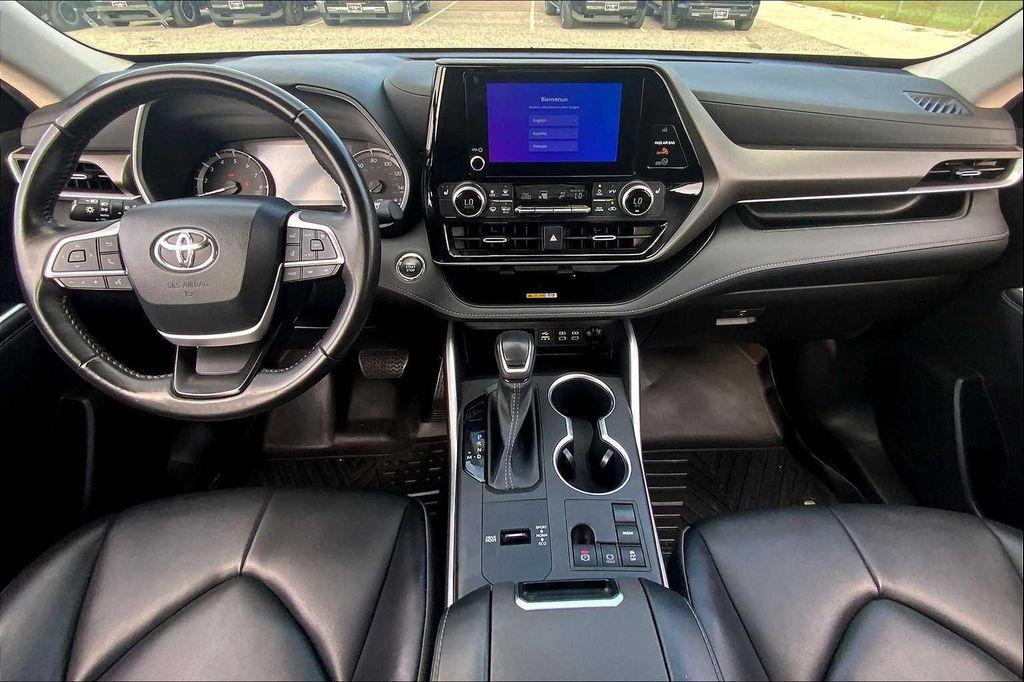 used 2023 Toyota Highlander car, priced at $36,914