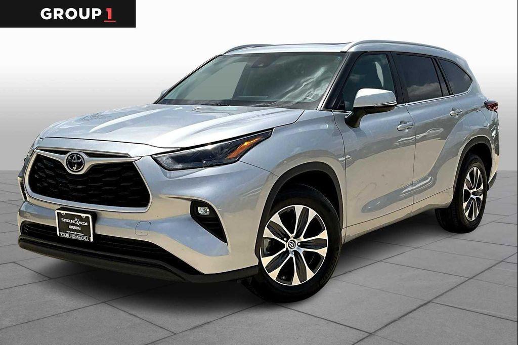 used 2023 Toyota Highlander car, priced at $35,996
