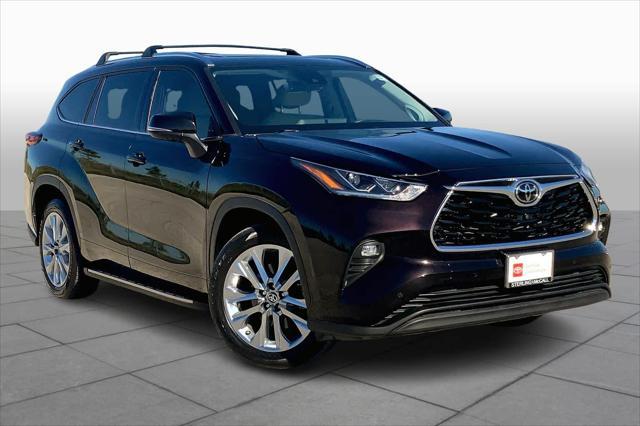 used 2022 Toyota Highlander car, priced at $41,416