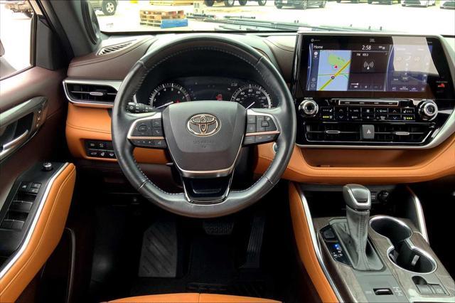 used 2021 Toyota Highlander car, priced at $34,356