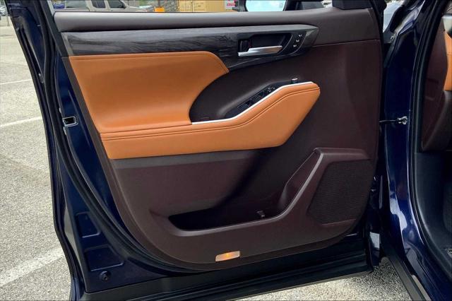 used 2021 Toyota Highlander car, priced at $34,356
