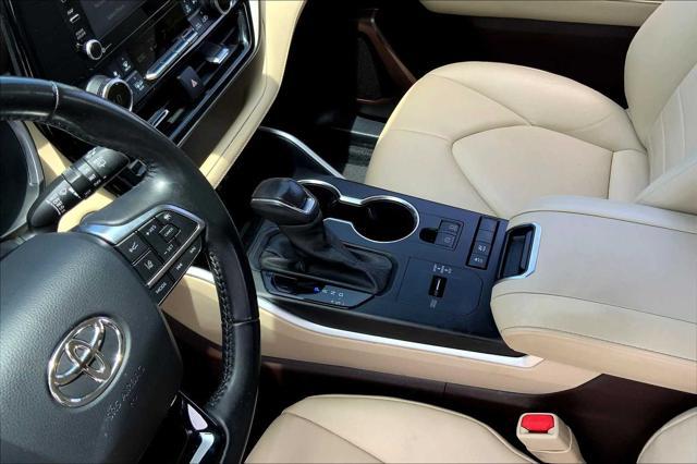 used 2021 Toyota Highlander Hybrid car, priced at $38,983