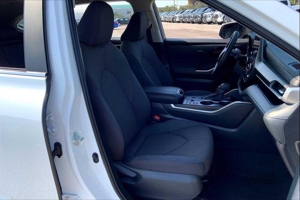 used 2023 Toyota Highlander car, priced at $31,994