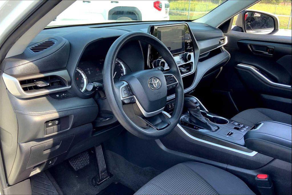 used 2023 Toyota Highlander car, priced at $31,994