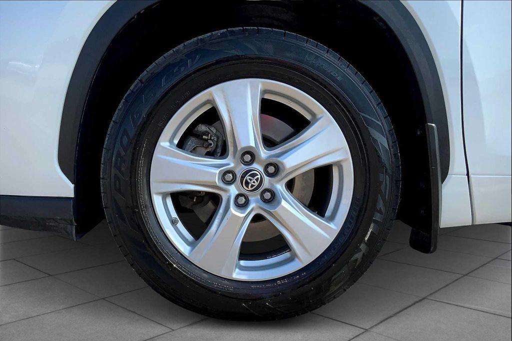 used 2023 Toyota Highlander car, priced at $31,994