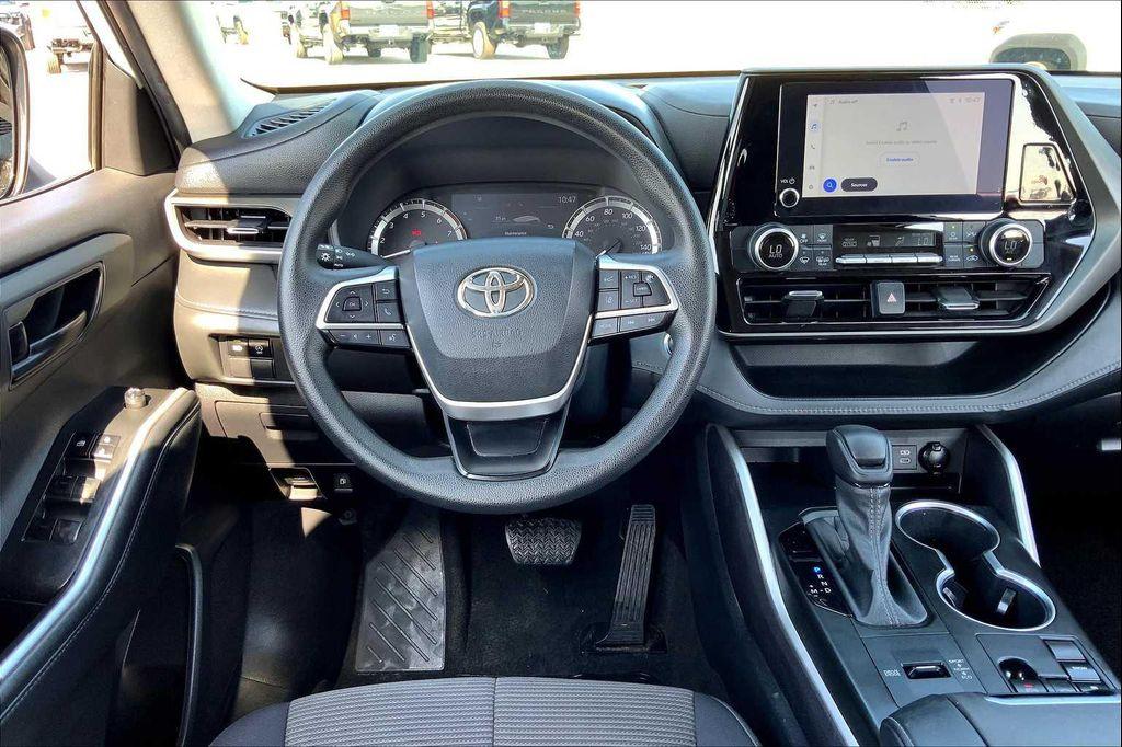 used 2023 Toyota Highlander car, priced at $31,994