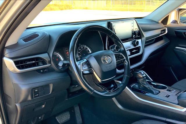 used 2021 Toyota Highlander Hybrid car, priced at $34,900