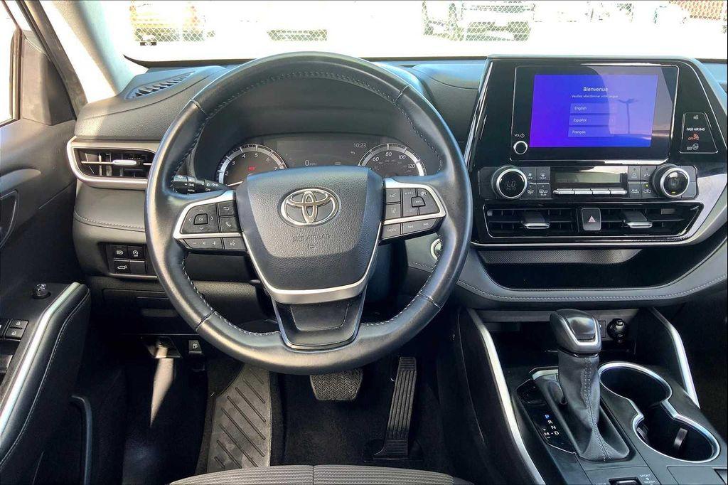 used 2024 Toyota Highlander car, priced at $33,994