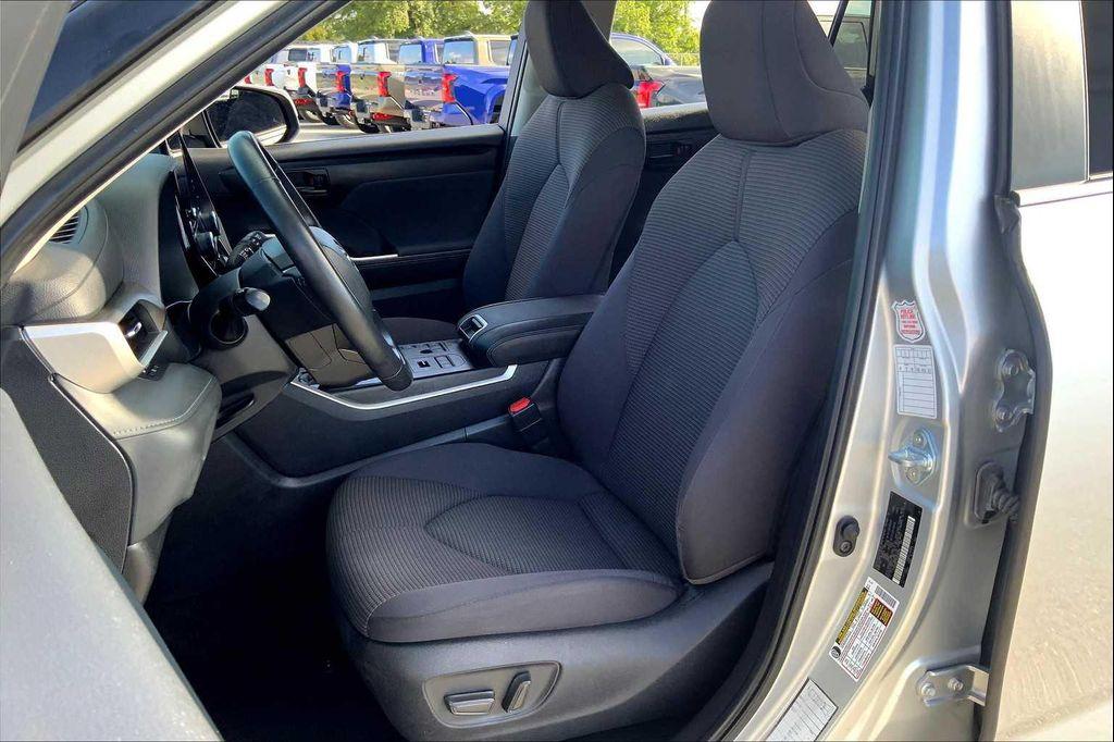 used 2024 Toyota Highlander car, priced at $33,994