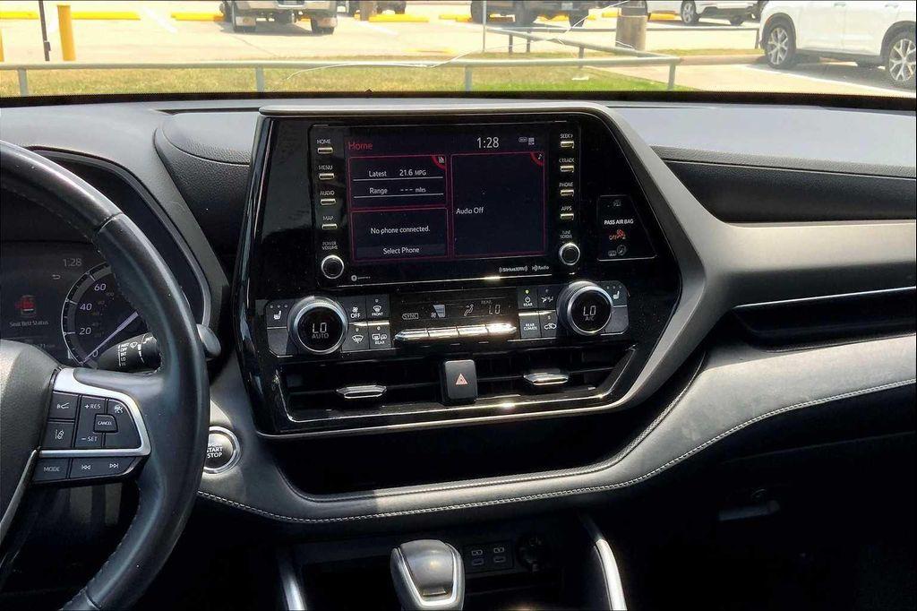 used 2022 Toyota Highlander car, priced at $31,923