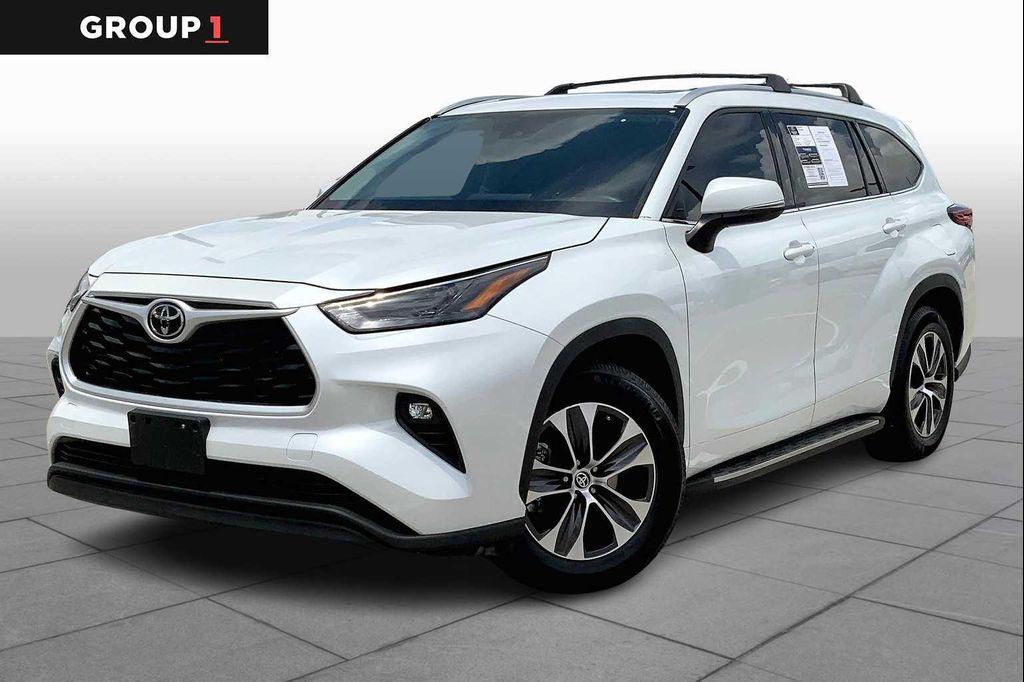 used 2022 Toyota Highlander car, priced at $31,923