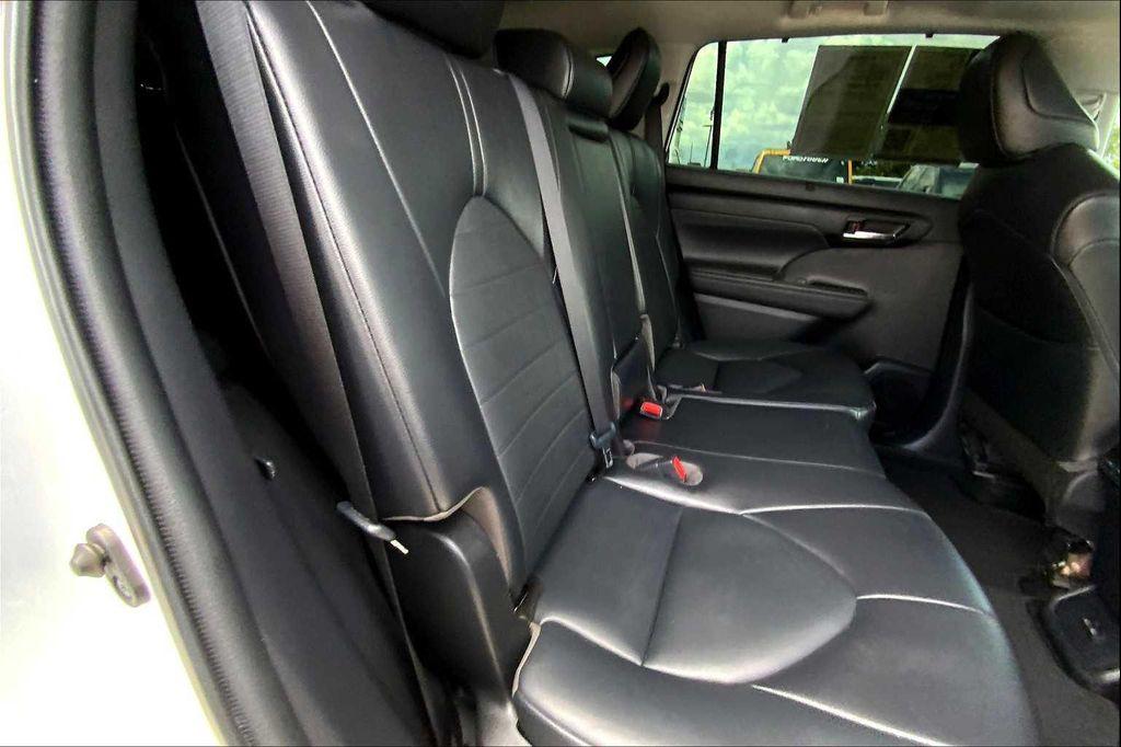 used 2022 Toyota Highlander car, priced at $31,923