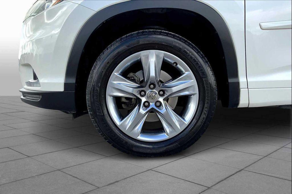 used 2014 Toyota Highlander car, priced at $20,998