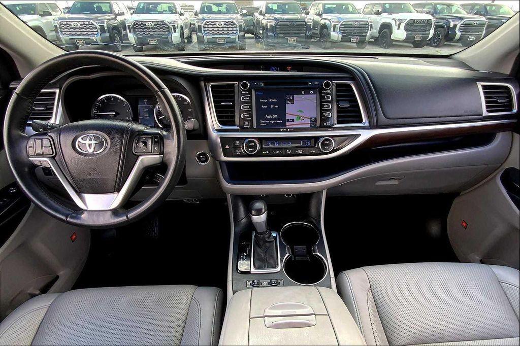 used 2014 Toyota Highlander car, priced at $20,998