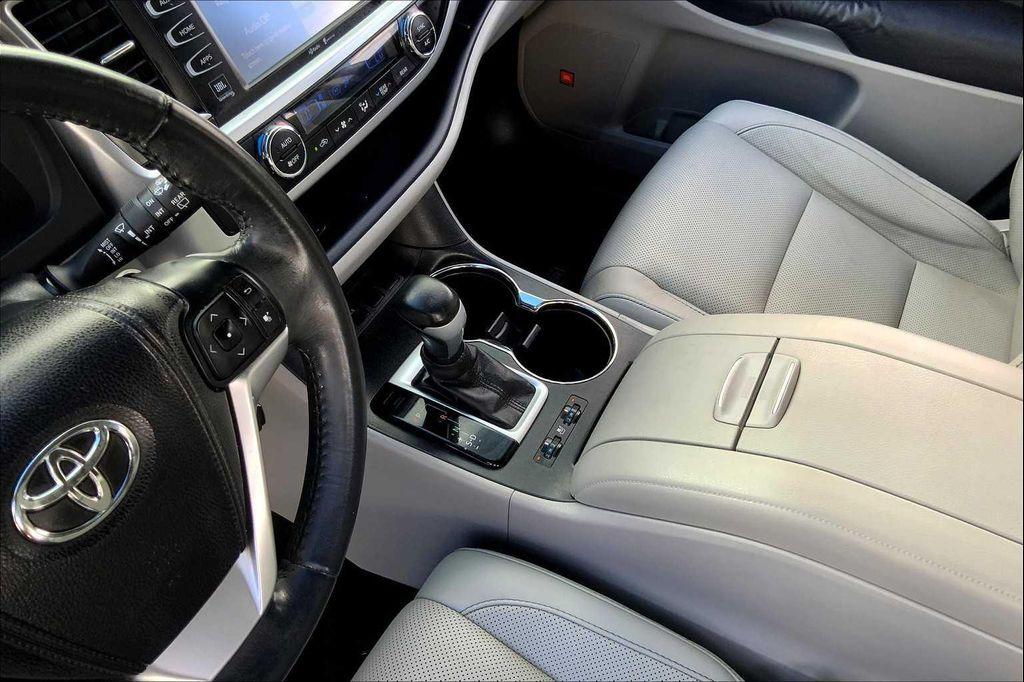 used 2014 Toyota Highlander car, priced at $20,998