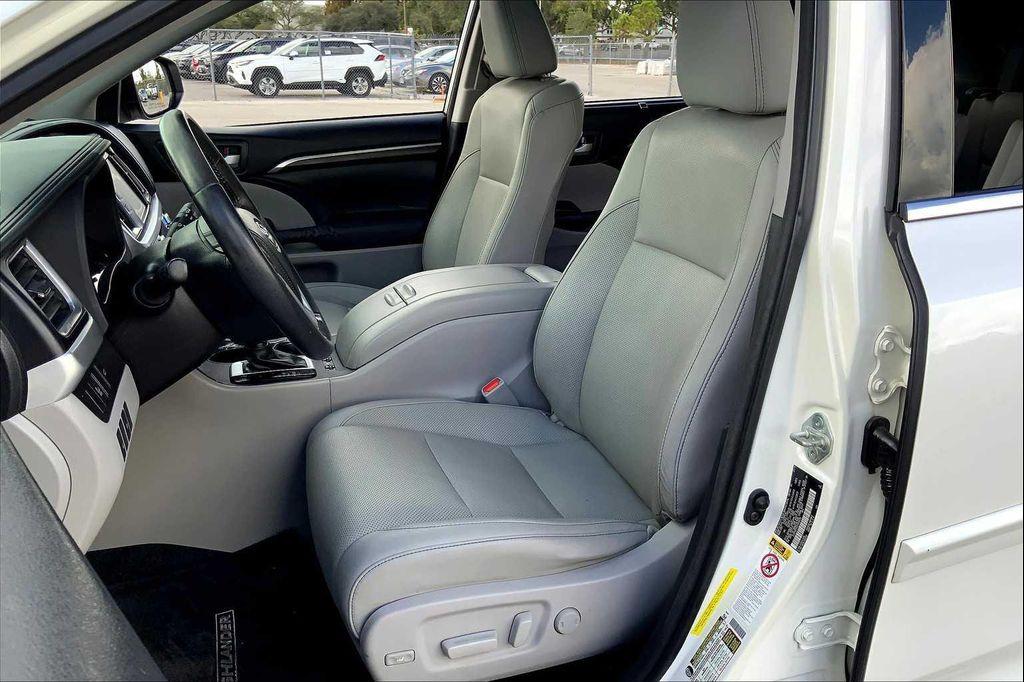 used 2014 Toyota Highlander car, priced at $20,998
