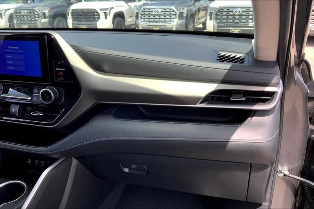 used 2024 Toyota Highlander car, priced at $38,977