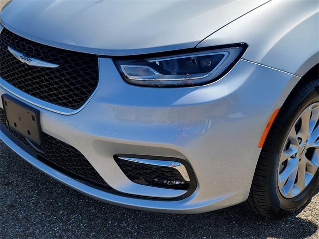 used 2024 Chrysler Pacifica car, priced at $41,249