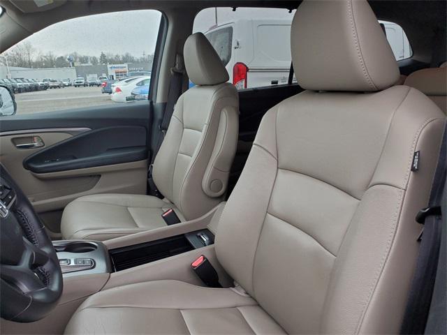 used 2022 Honda Pilot car, priced at $28,595