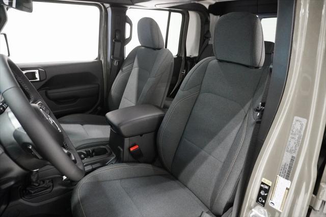 new 2025 Jeep Gladiator car, priced at $48,732