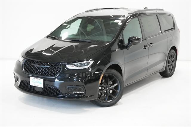new 2025 Chrysler Pacifica car, priced at $52,736