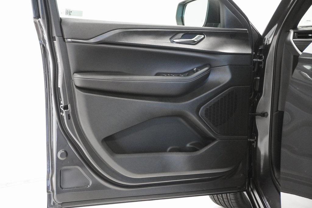 new 2025 Jeep Grand Cherokee car, priced at $35,943