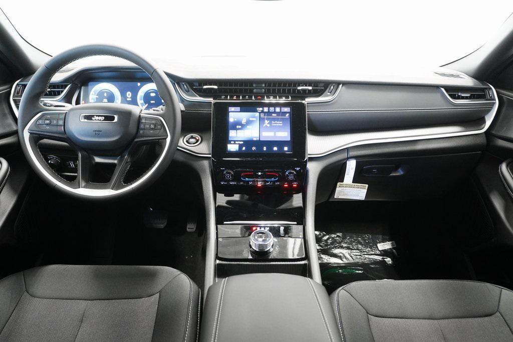 new 2025 Jeep Grand Cherokee car, priced at $35,943