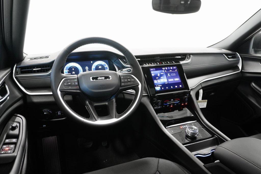 new 2025 Jeep Grand Cherokee car, priced at $35,943