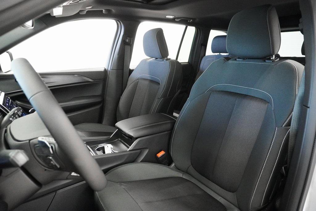 new 2025 Jeep Grand Cherokee car, priced at $35,943