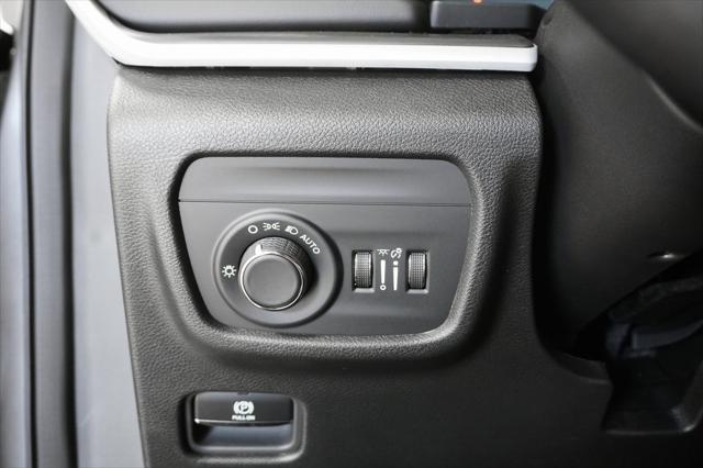 new 2025 Jeep Grand Cherokee car, priced at $46,135
