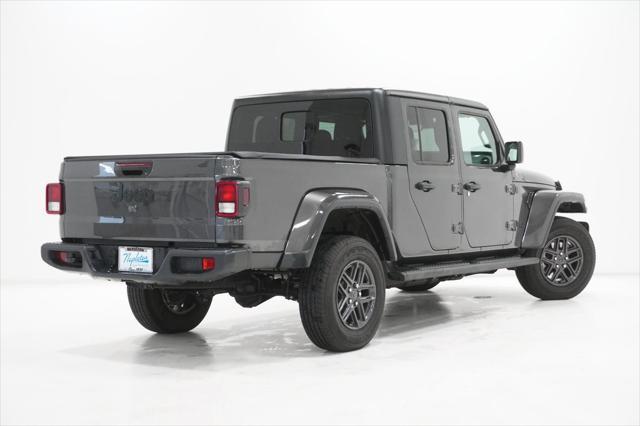 new 2024 Jeep Gladiator car, priced at $54,165