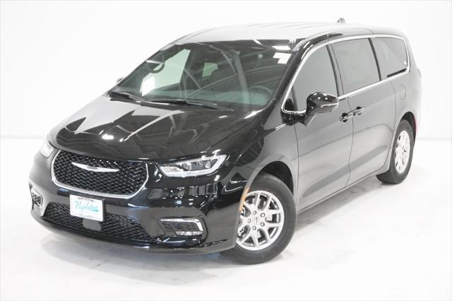 new 2025 Chrysler Pacifica car, priced at $37,428