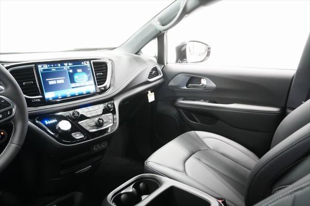 new 2025 Chrysler Pacifica car, priced at $42,247