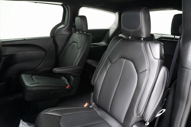 new 2025 Chrysler Pacifica car, priced at $42,247