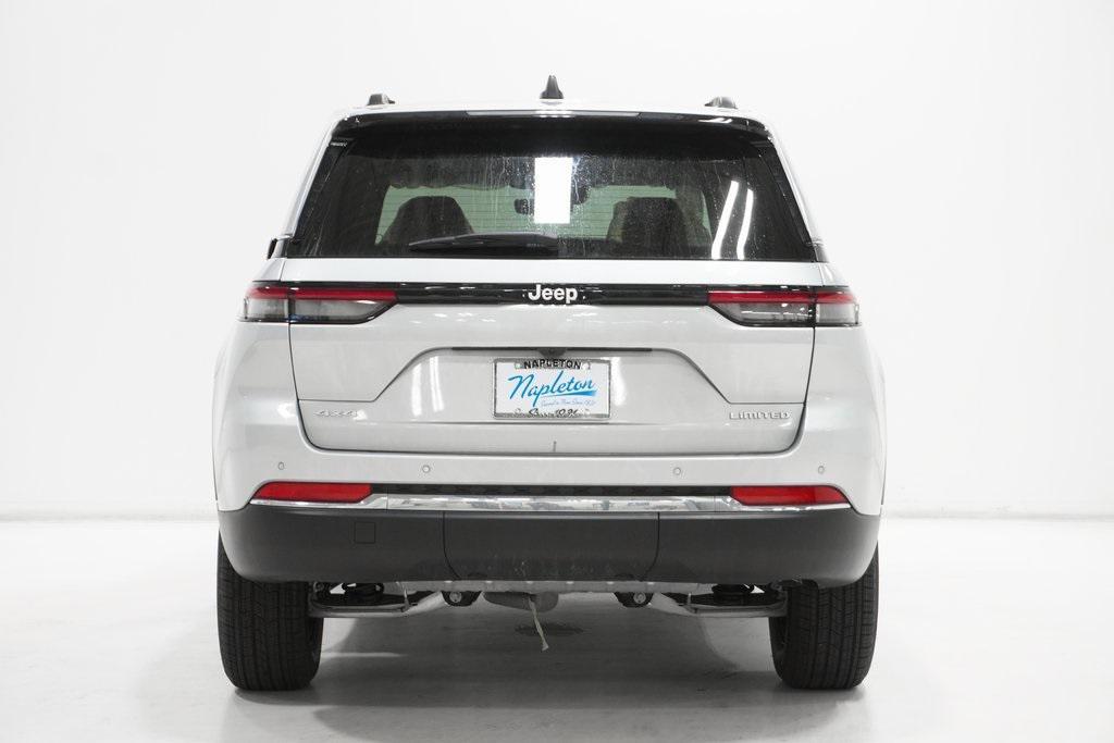 new 2025 Jeep Grand Cherokee car, priced at $45,498