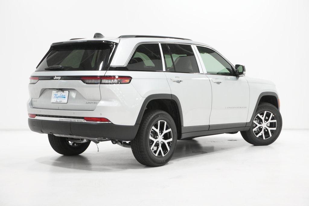 new 2025 Jeep Grand Cherokee car, priced at $45,498