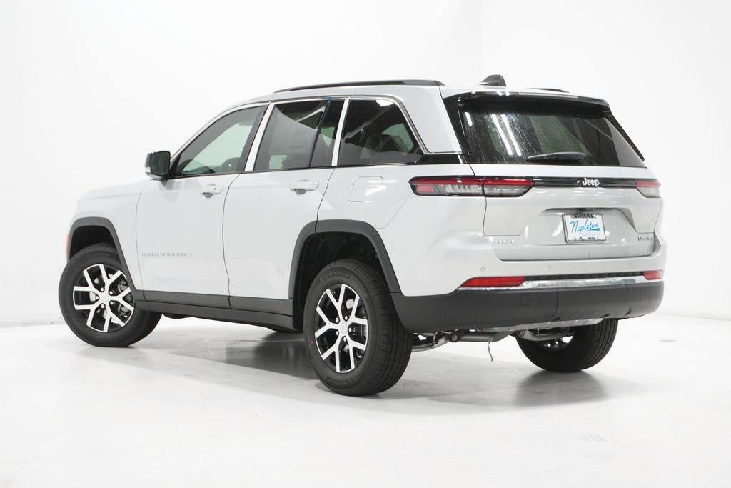 new 2025 Jeep Grand Cherokee car, priced at $45,498