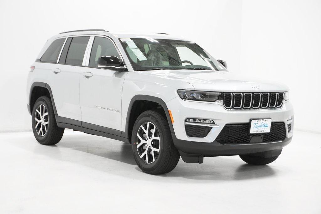 new 2025 Jeep Grand Cherokee car, priced at $45,498