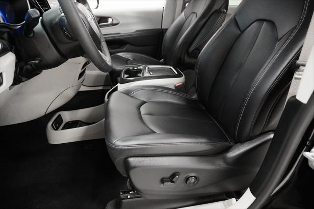 new 2024 Chrysler Pacifica car, priced at $32,787