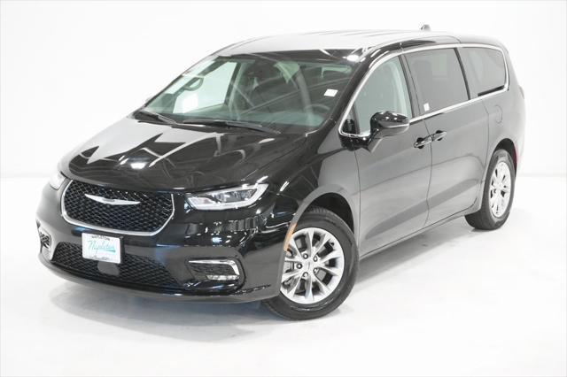 new 2024 Chrysler Pacifica car, priced at $32,787